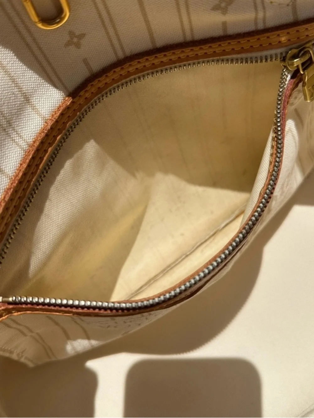 Louis Vuitton Neverfull MM, white - Picture 14 of 15
